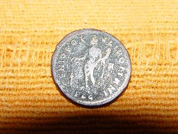 Photo 2 Pièce de monnaie non identifiée: moneda romana