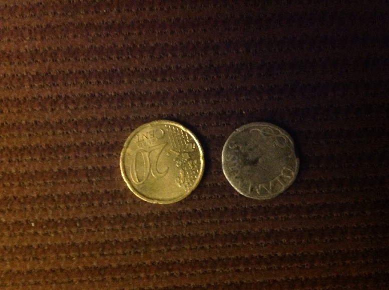 Photo 1 Pièce de monnaie non identifiée: Moneda rara q no s nada d ella