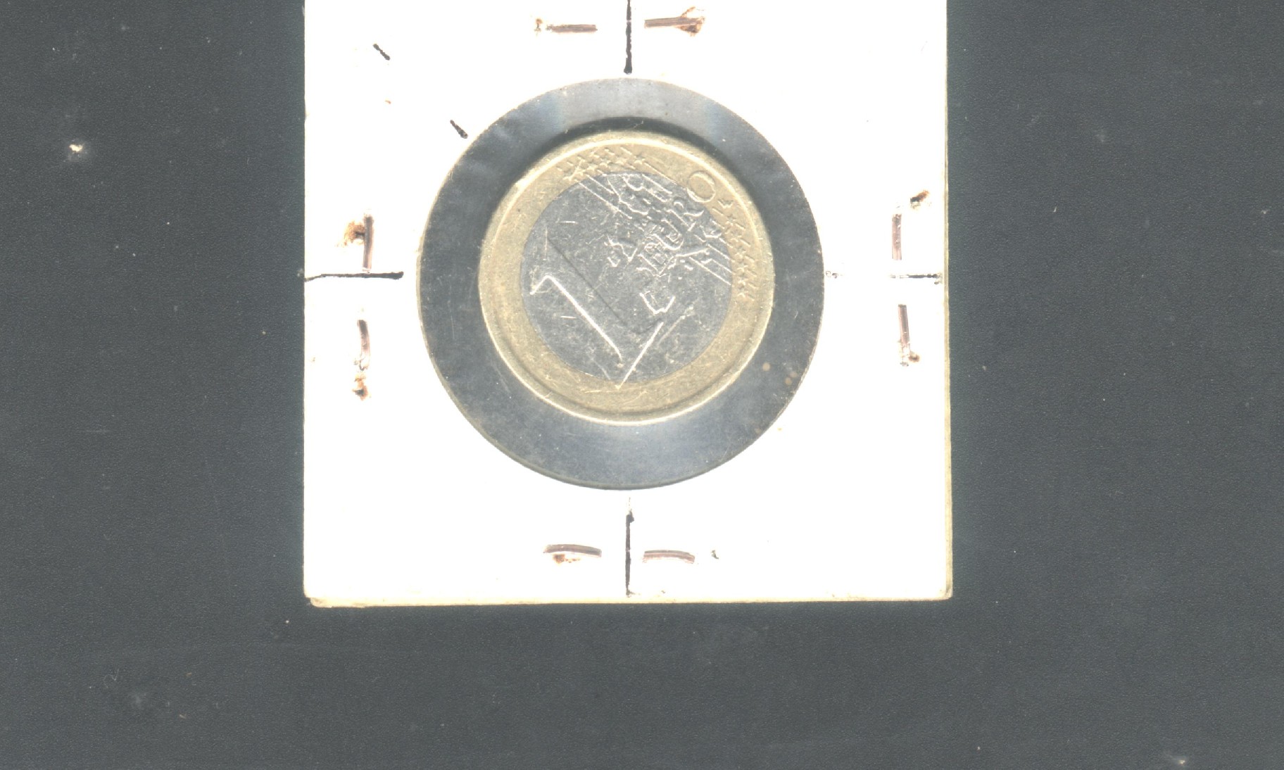 Photo 2 Pièce de monnaie non identifiée: moneda de 1 euro girada